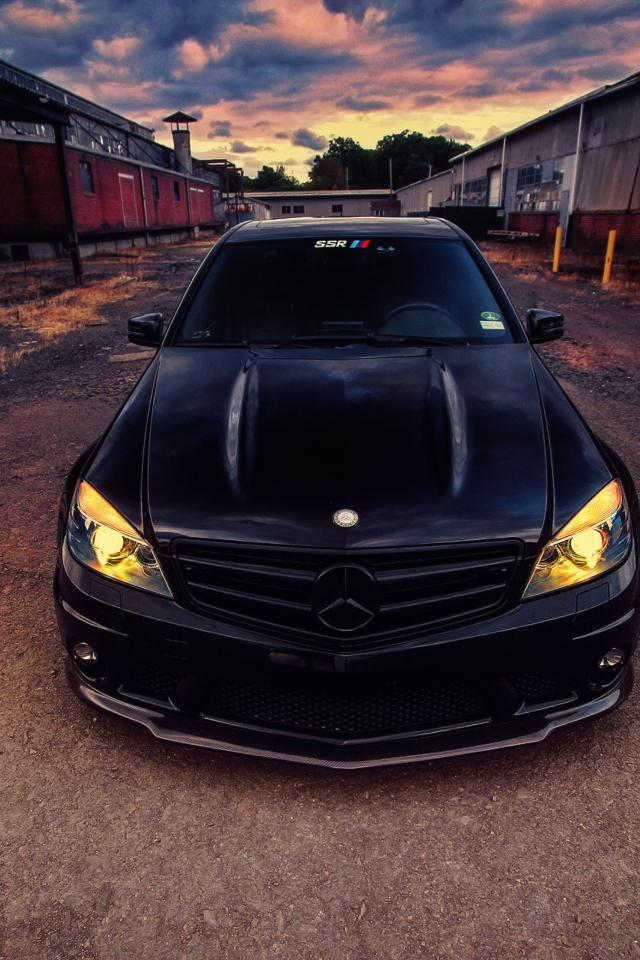 Fondo de pantalla Black Mercedes C63 640x960