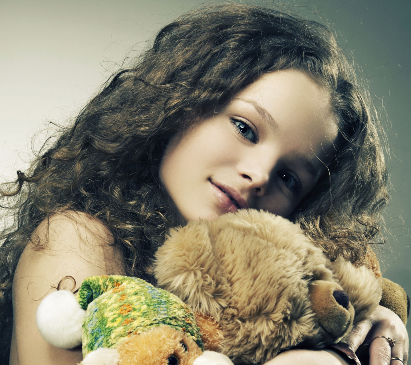 Sfondi Little Girl With Toys 1440x1280