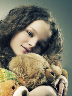 Das Little Girl With Toys Wallpaper 240x320