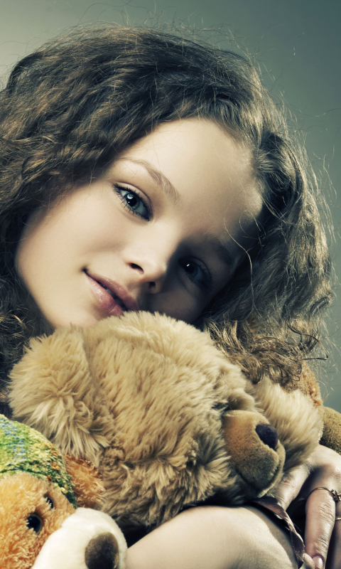 Das Little Girl With Toys Wallpaper 480x800
