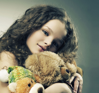 Little Girl With Toys - Obrázkek zdarma pro iPad