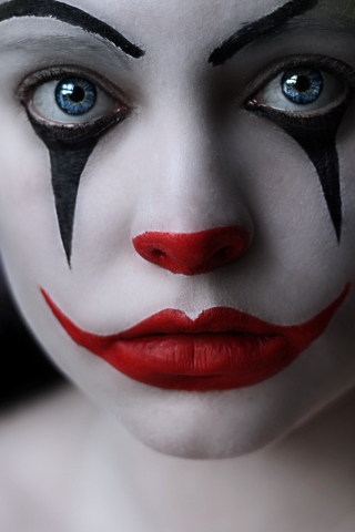 Das Sad Eyes Of Clown Wallpaper 320x480