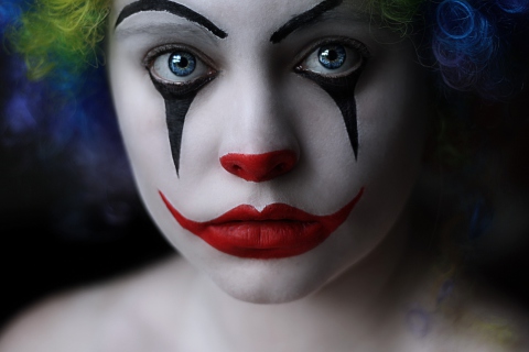 Обои Sad Eyes Of Clown 480x320