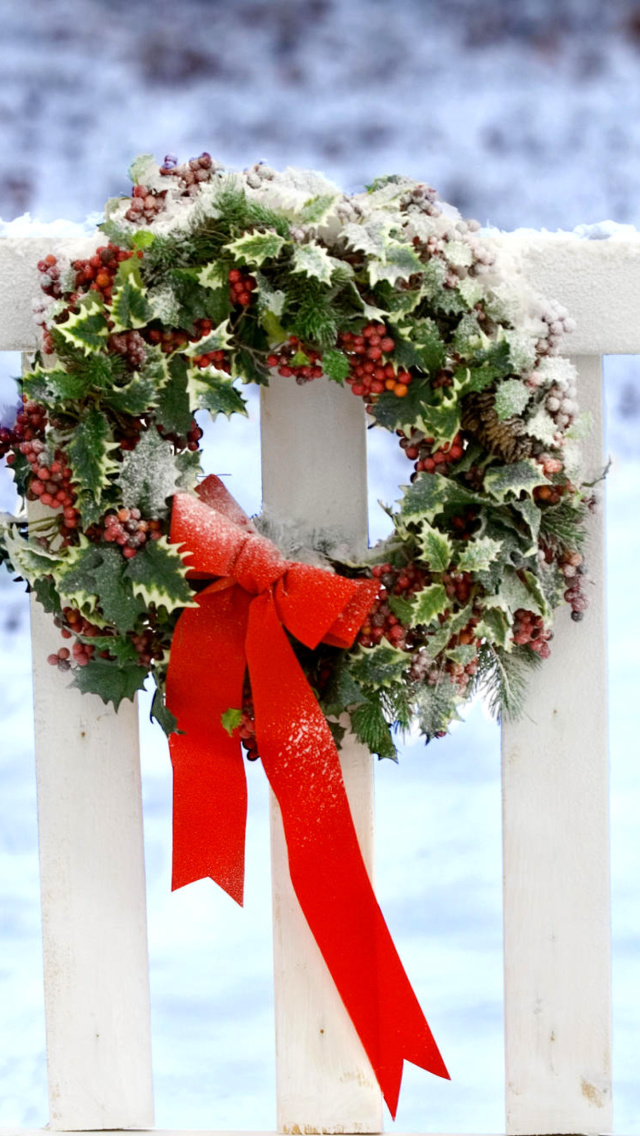 Обои Holiday Wreath 640x1136