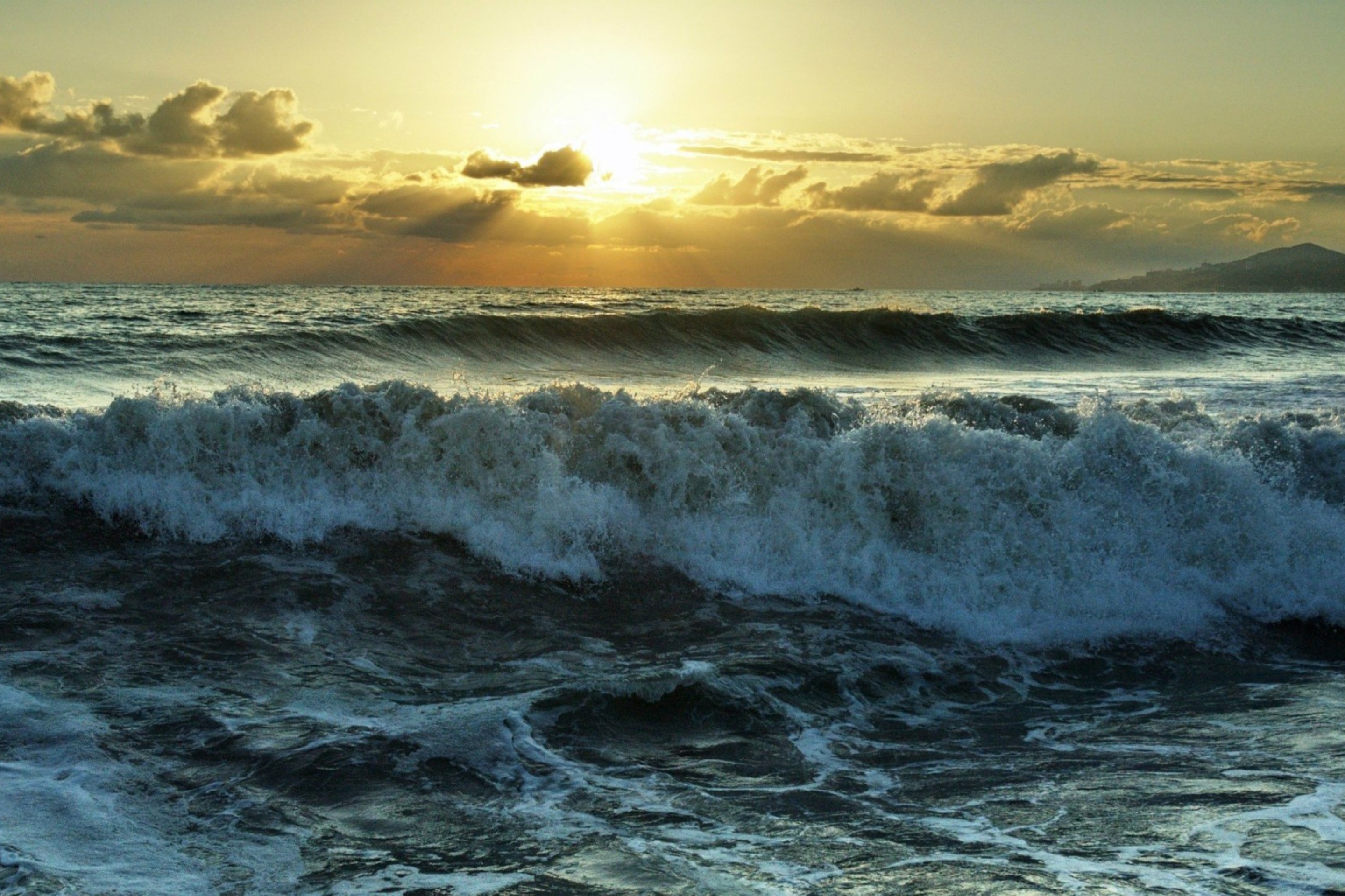 Волны на заре. Атлантический океан шторм. Бушующее море. Море шторм. Море, волны.
