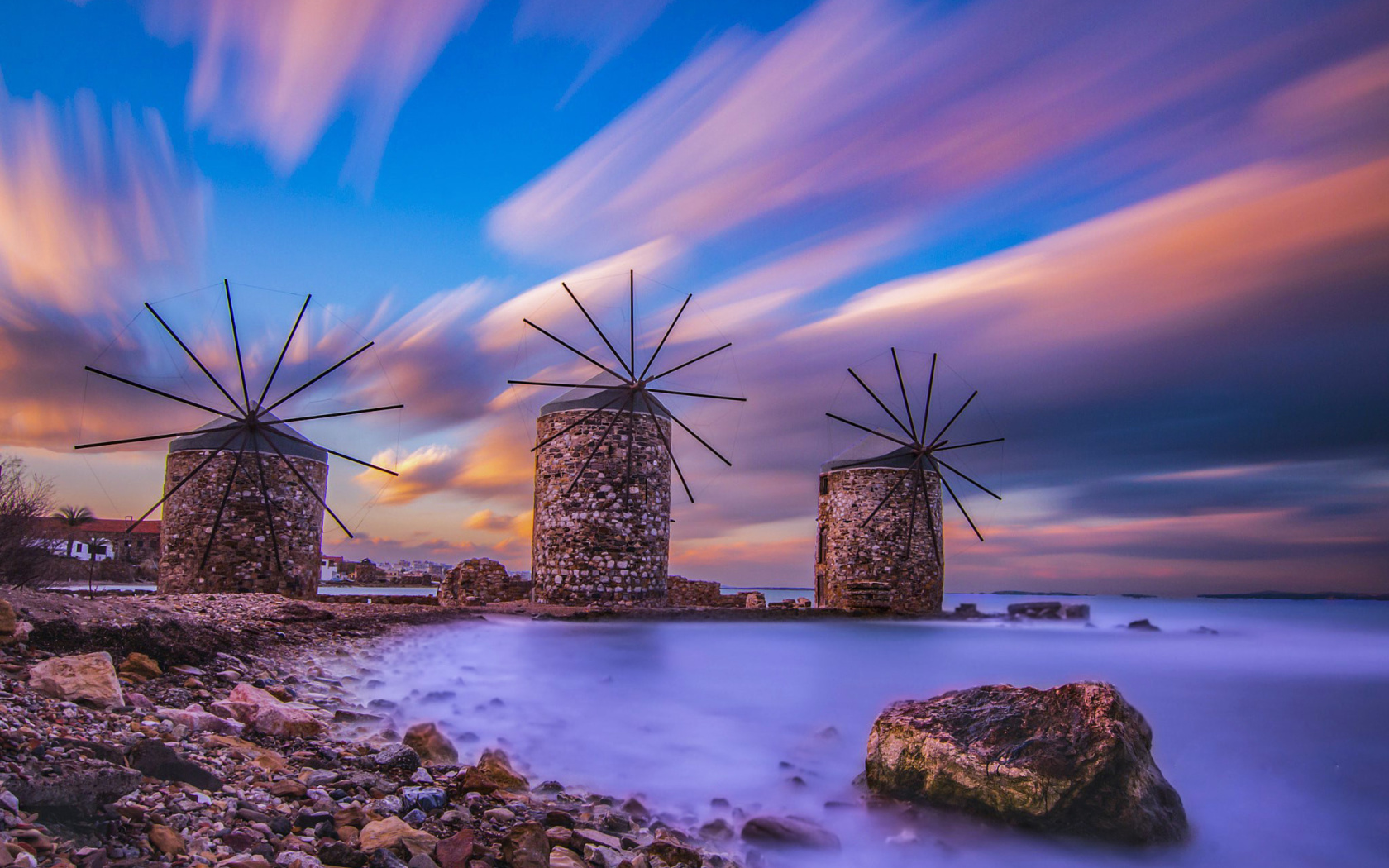 Fondo de pantalla Windmills in Greece Mykonos 1680x1050