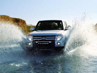 Das Mitsubishi Pajero Wallpaper 320x240