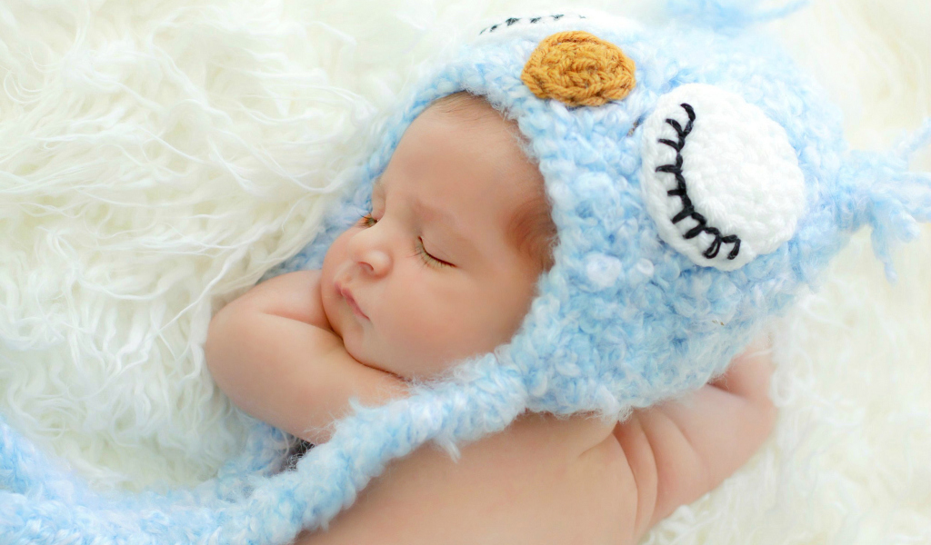 Das Cute Sleeping Baby Blue Hat Wallpaper 1024x600