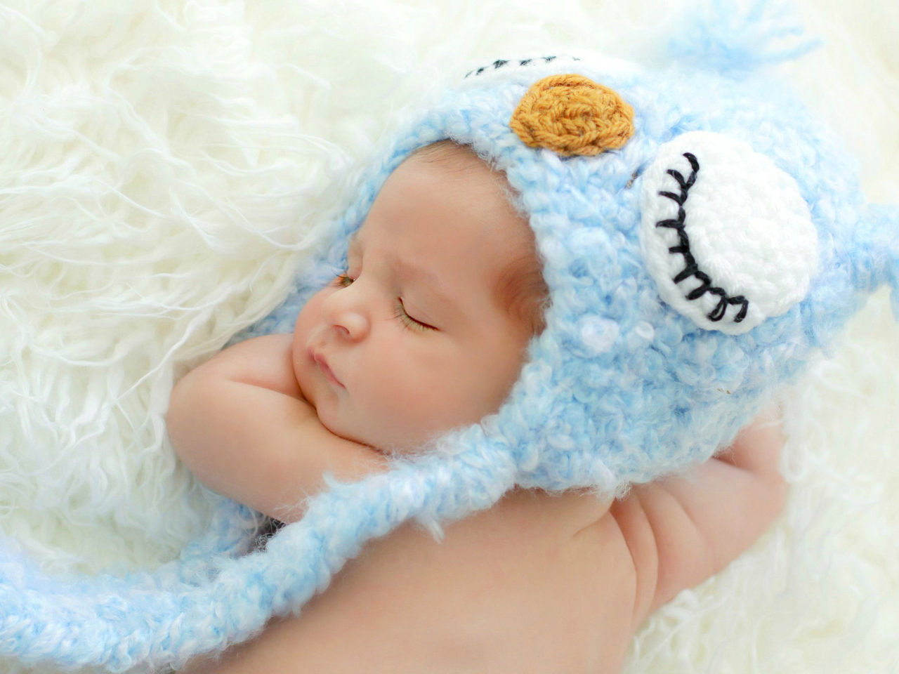 Обои Cute Sleeping Baby Blue Hat 1280x960