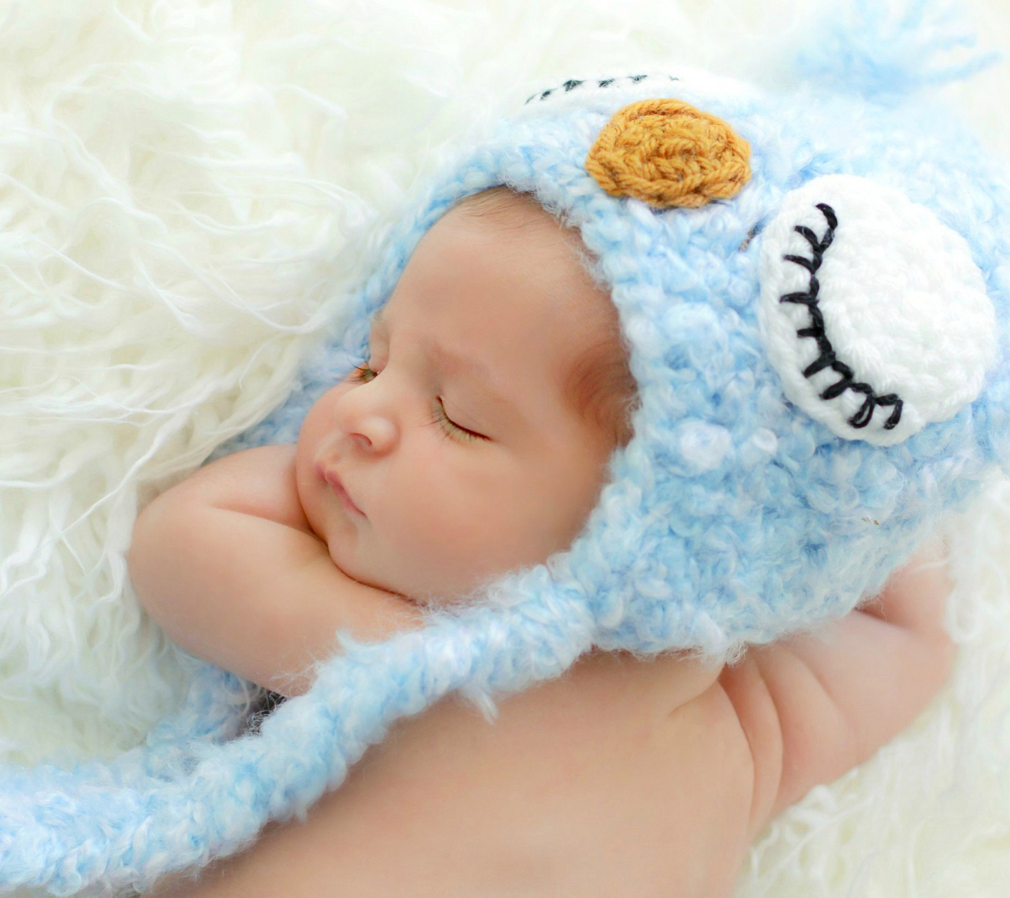 Обои Cute Sleeping Baby Blue Hat 1440x1280