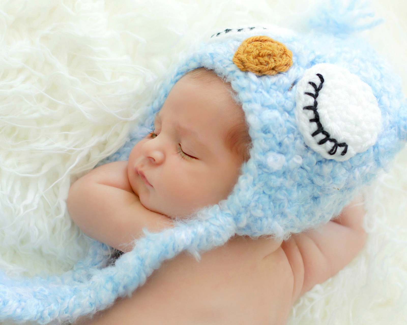 Cute Sleeping Baby Blue Hat wallpaper 1600x1280