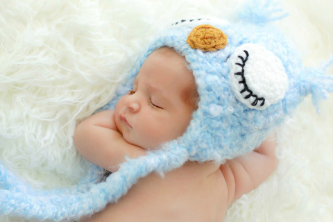 Обои Cute Sleeping Baby Blue Hat 480x320