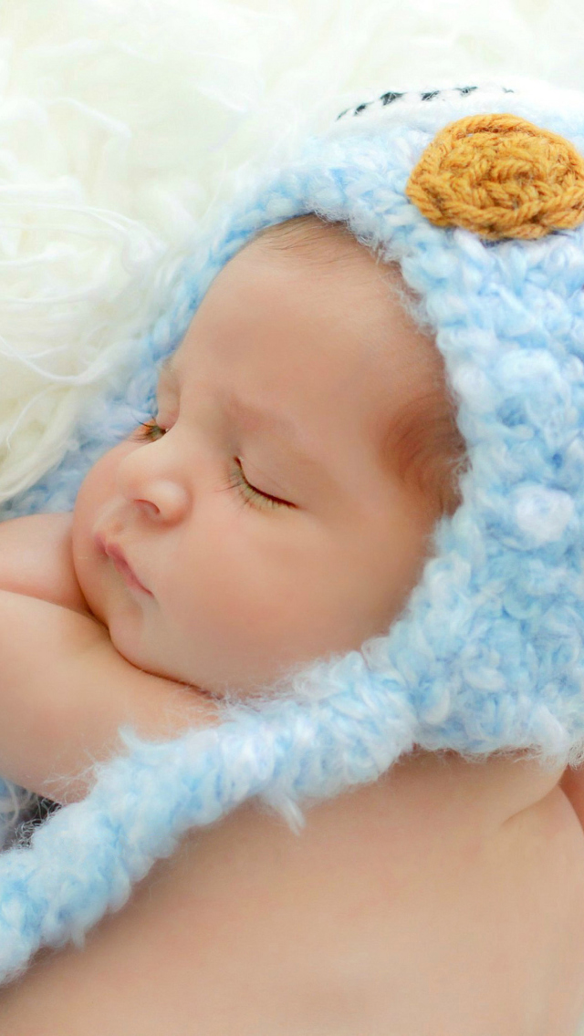 Обои Cute Sleeping Baby Blue Hat 640x1136