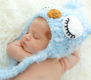 Kostenloses Cute Sleeping Baby Blue Hat Wallpaper für iPad