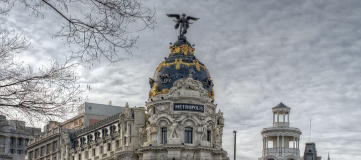 Das Cathedral in Paris Wallpaper 720x320