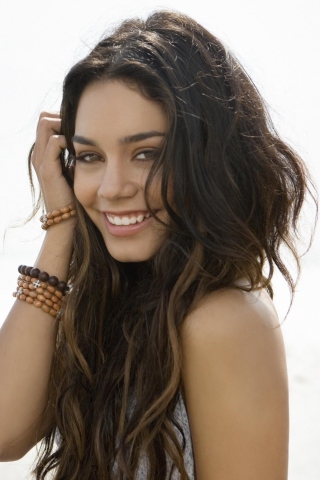 Vanessa Anne Hudgens wallpaper 320x480