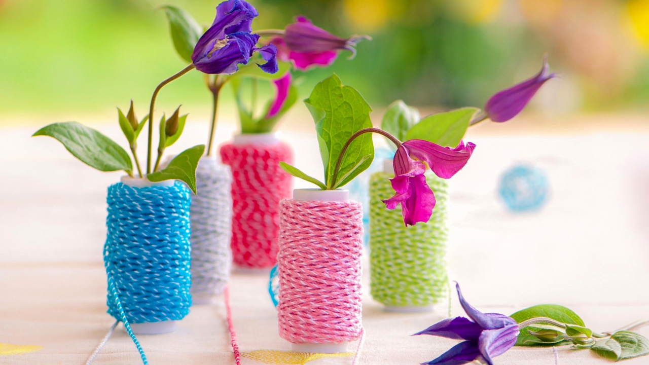 Fondo de pantalla Knitted flower vases 1280x720