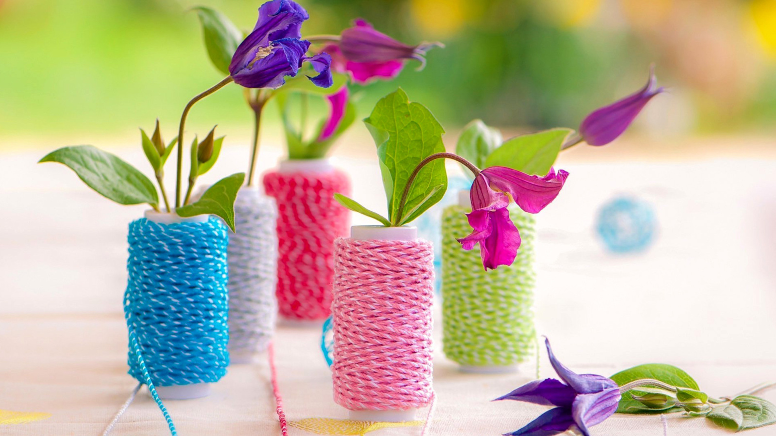 Knitted flower vases screenshot #1 1600x900