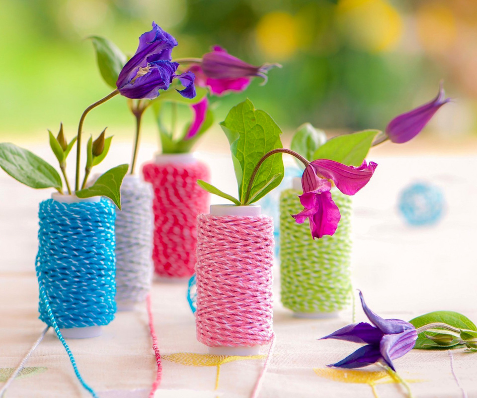 Обои Knitted flower vases 960x800