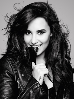 Обои Demi Lovato Girlfriend 2013 240x320