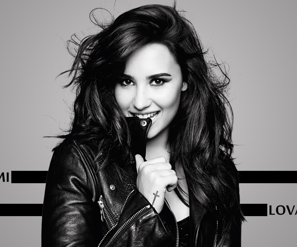 Обои Demi Lovato Girlfriend 2013 960x800