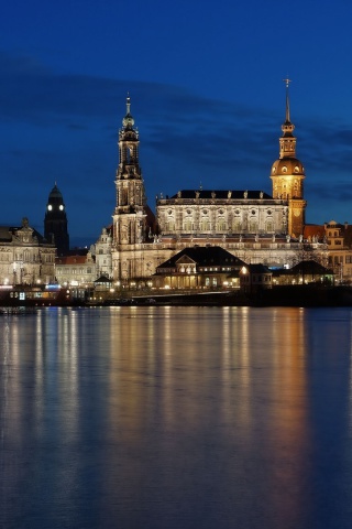 Dresden In Deutschland wallpaper 320x480