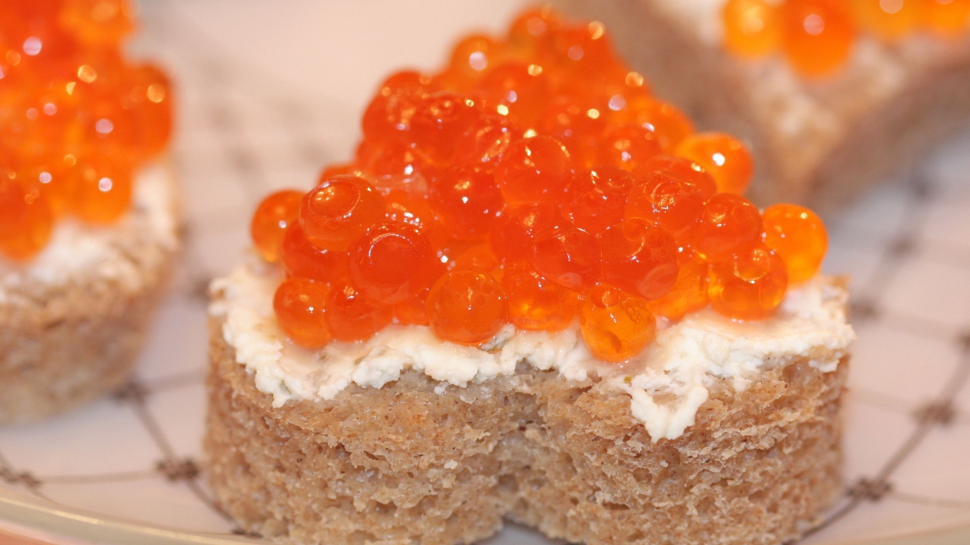 Fondo de pantalla Wild Salmon Caviar 1366x768