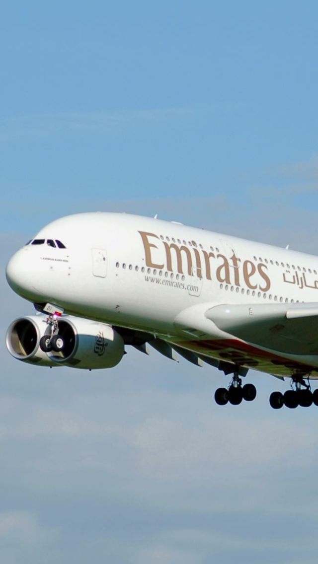 Обои Emirates Airlines 640x1136