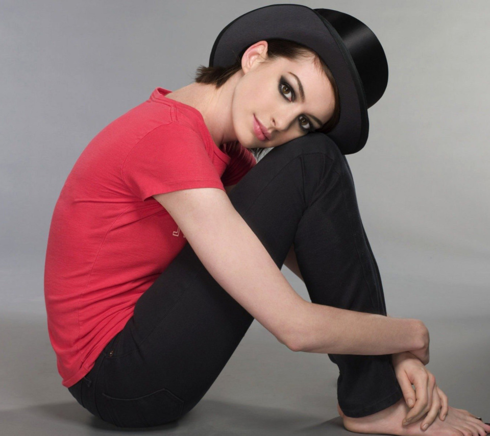 Anne Hathaway wallpaper 960x854