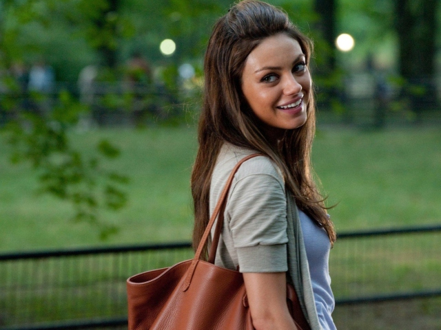 Обои Mila Kunis 640x480