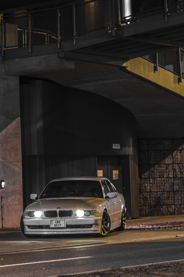 Fondo de pantalla Bmw 740 640x960