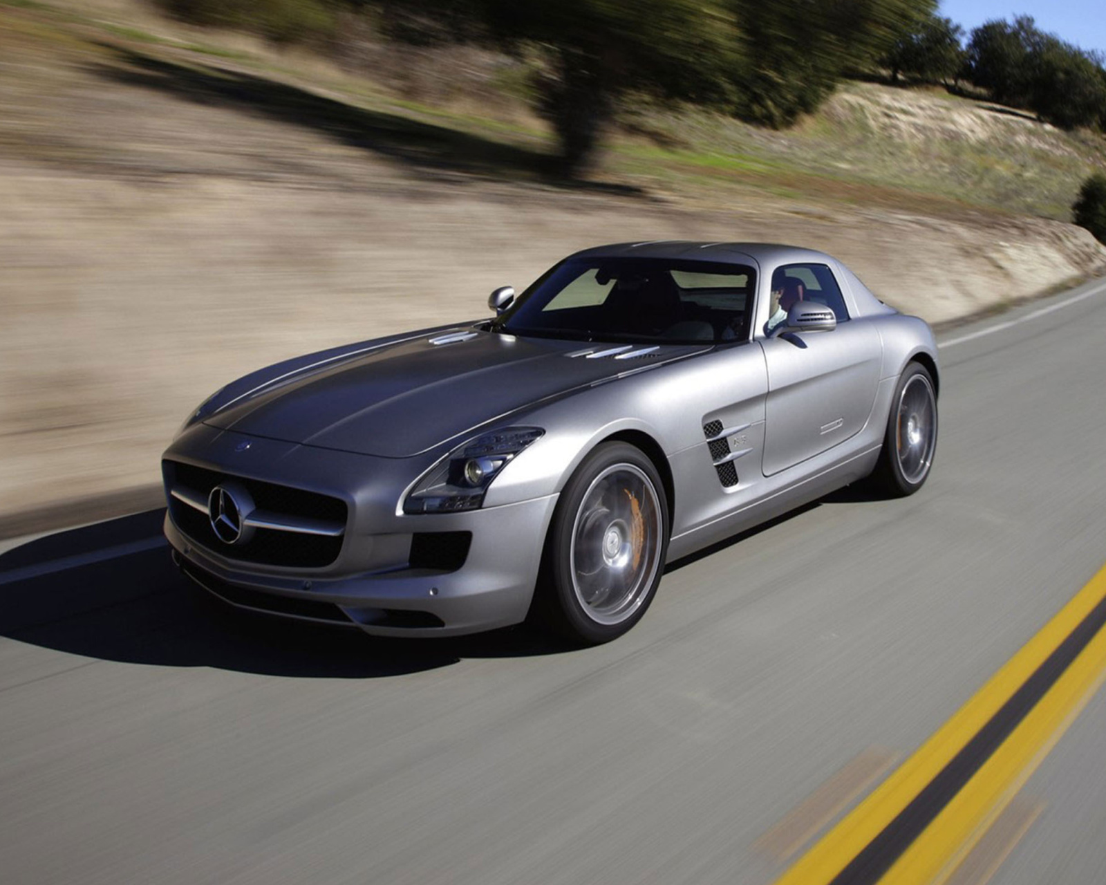 Fondo de pantalla Mercedes-Benz SLS AMG 1600x1280