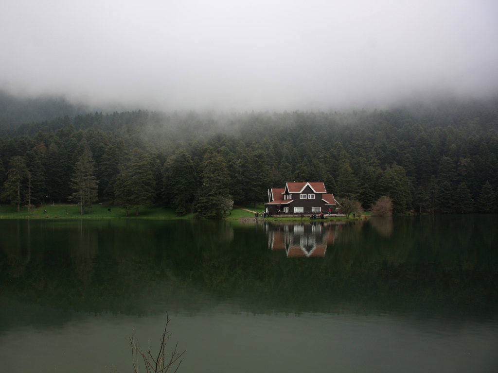 House On Lake In Turkey wallpaper 1024x768