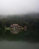 Fondo de pantalla House On Lake In Turkey 128x160