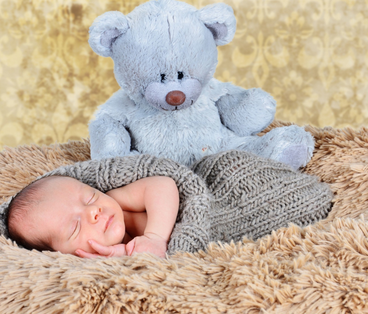 Baby And His Teddy wallpaper 1200x1024