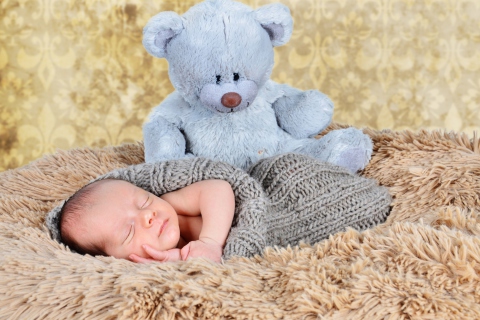 Fondo de pantalla Baby And His Teddy 480x320
