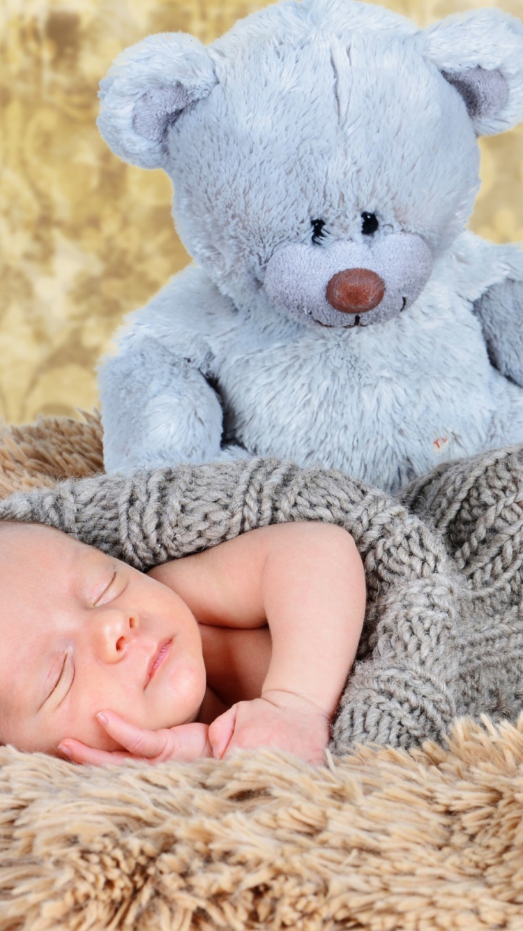 Baby And His Teddy wallpaper 750x1334