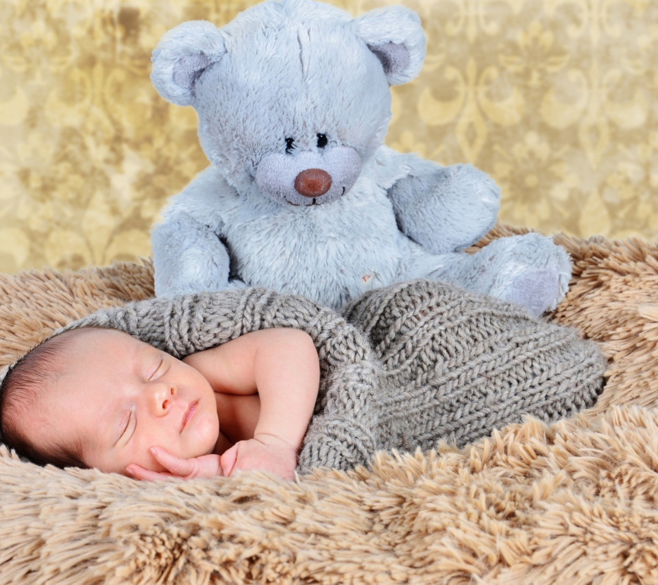 Baby And His Teddy wallpaper 960x854