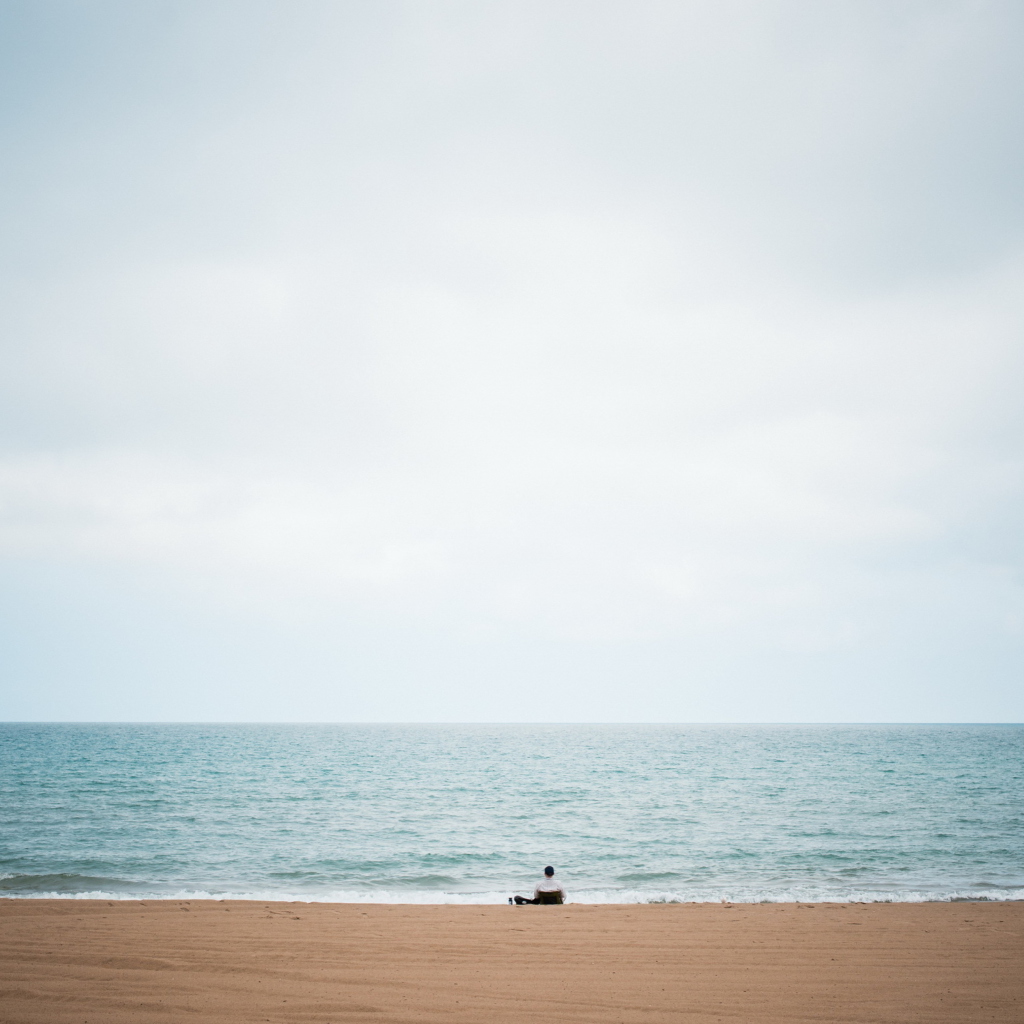 Das Alone On Beach Wallpaper 1024x1024