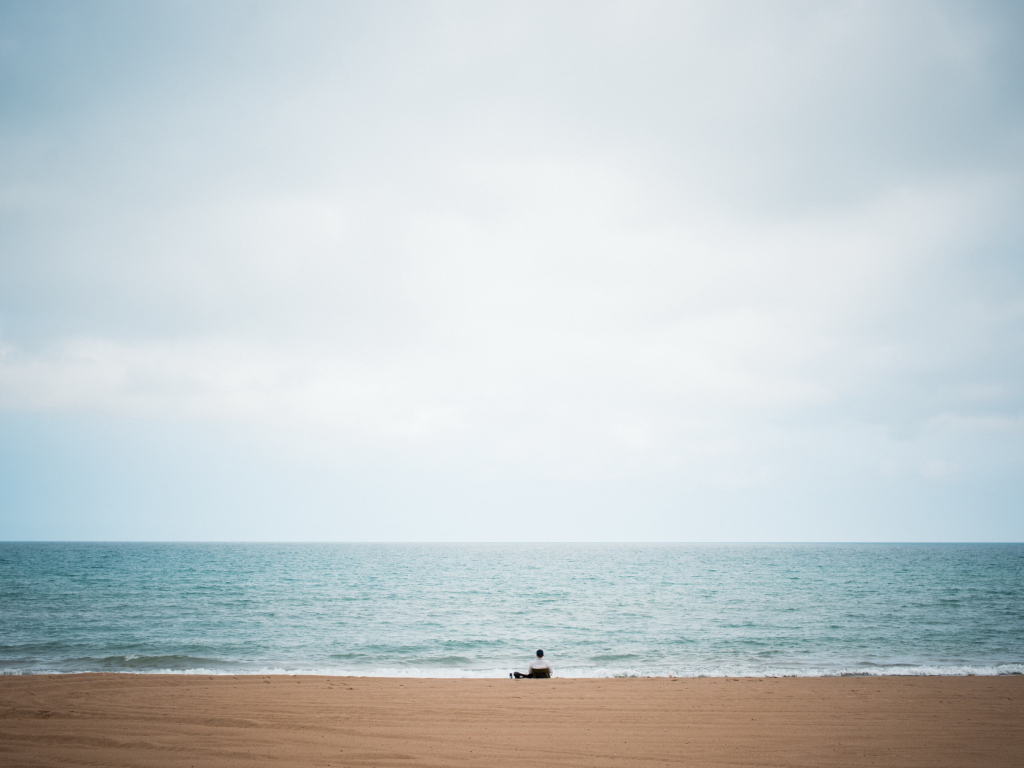Alone On Beach screenshot #1 1024x768