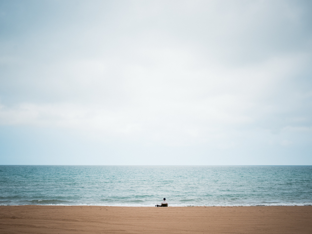 Das Alone On Beach Wallpaper 1280x960