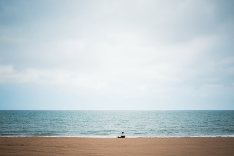 Das Alone On Beach Wallpaper 480x320
