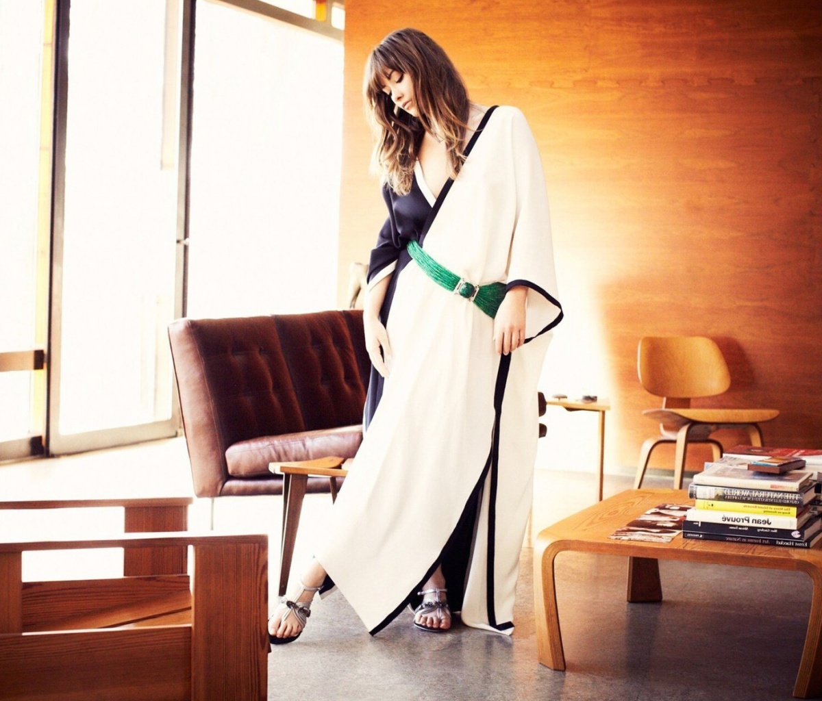 Olivia Wilde in Kimono wallpaper 1200x1024