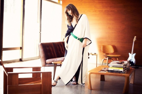 Olivia Wilde in Kimono wallpaper 480x320