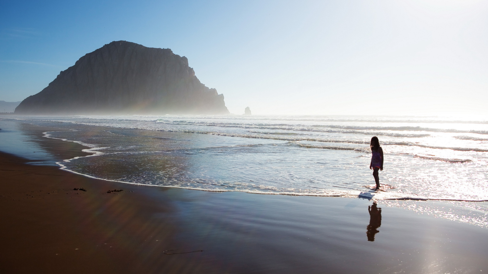 Fondo de pantalla Walking By Beach 1600x900