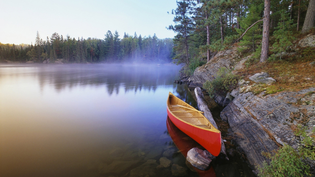 Das Red Boat On Lake Wallpaper 1280x720