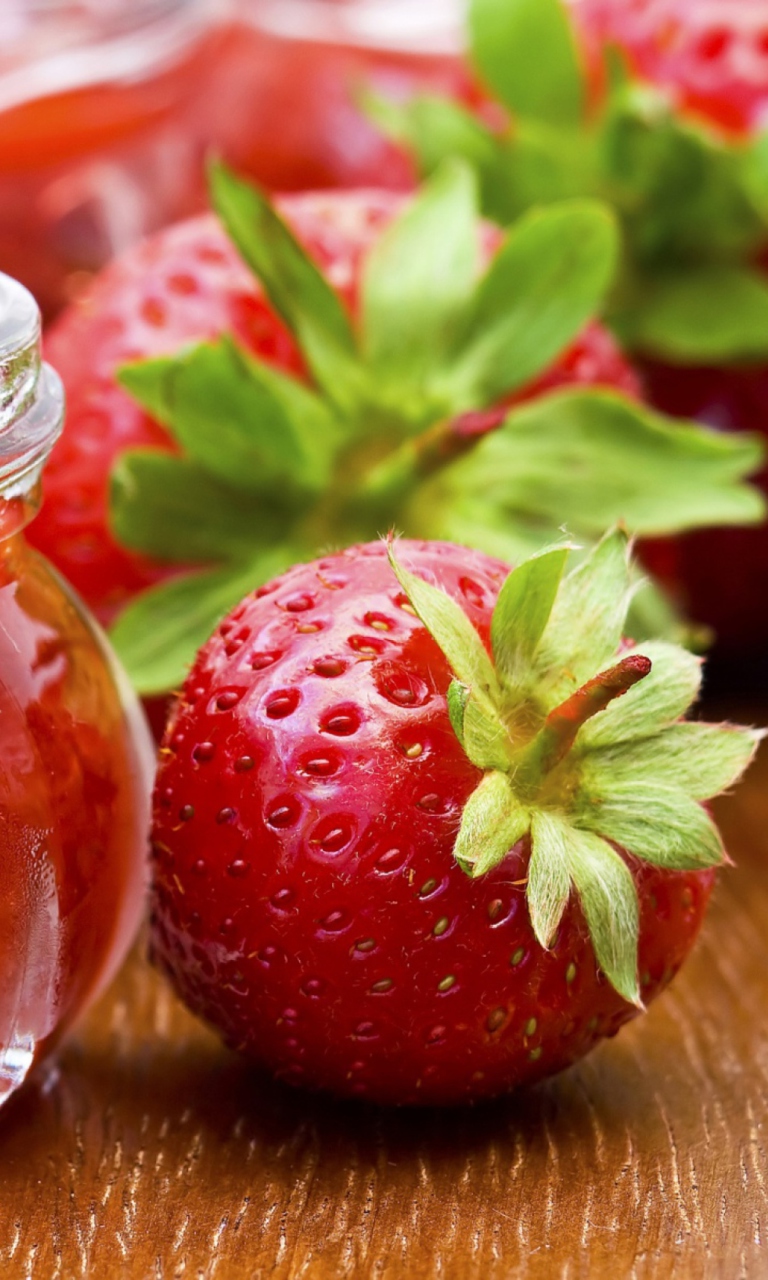 Das Strawberry Jam Wallpaper 768x1280