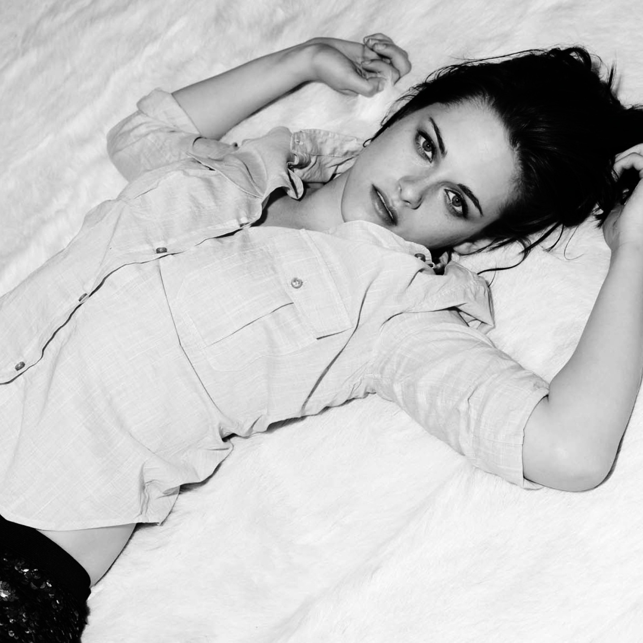 Kristen Stewart Black And White screenshot #1 2048x2048