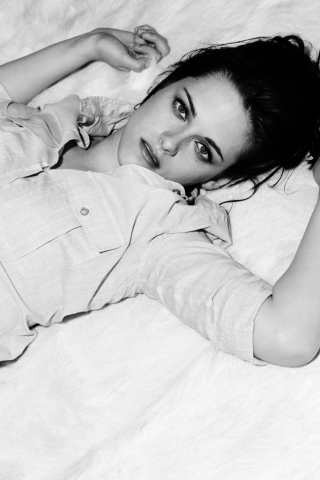 Kristen Stewart Black And White wallpaper 320x480