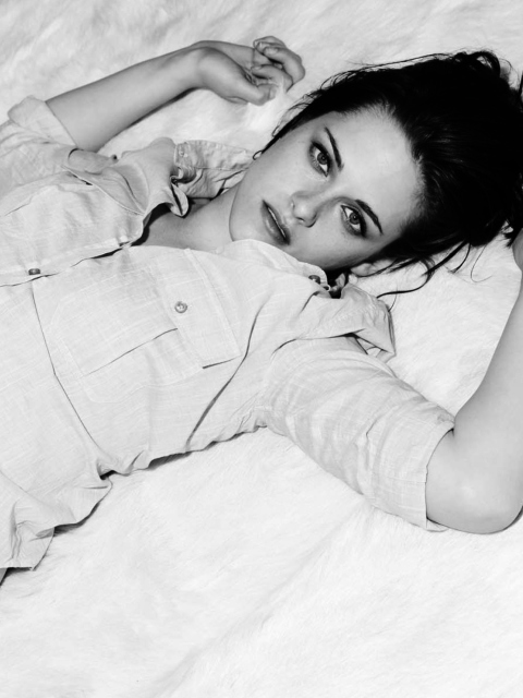 Kristen Stewart Black And White wallpaper 480x640